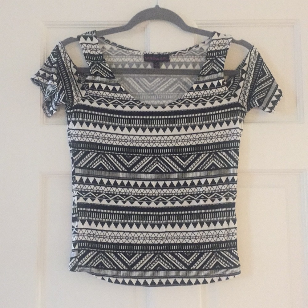 💋Material Girl Geometric cold shoulder top Size M